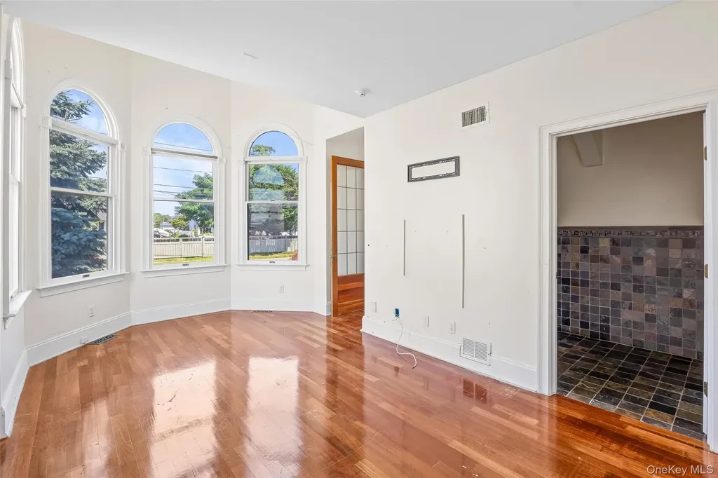 4 Sutton Place Massapequa NY 11758