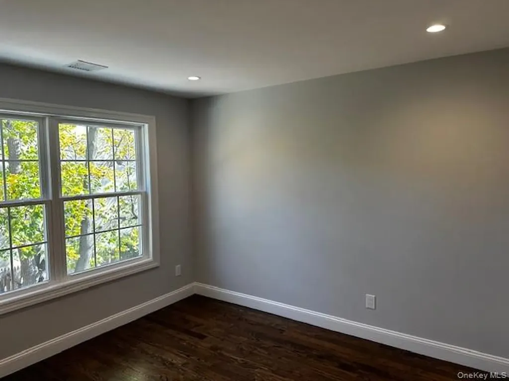 25 Maple Place Hicksville NY 11801