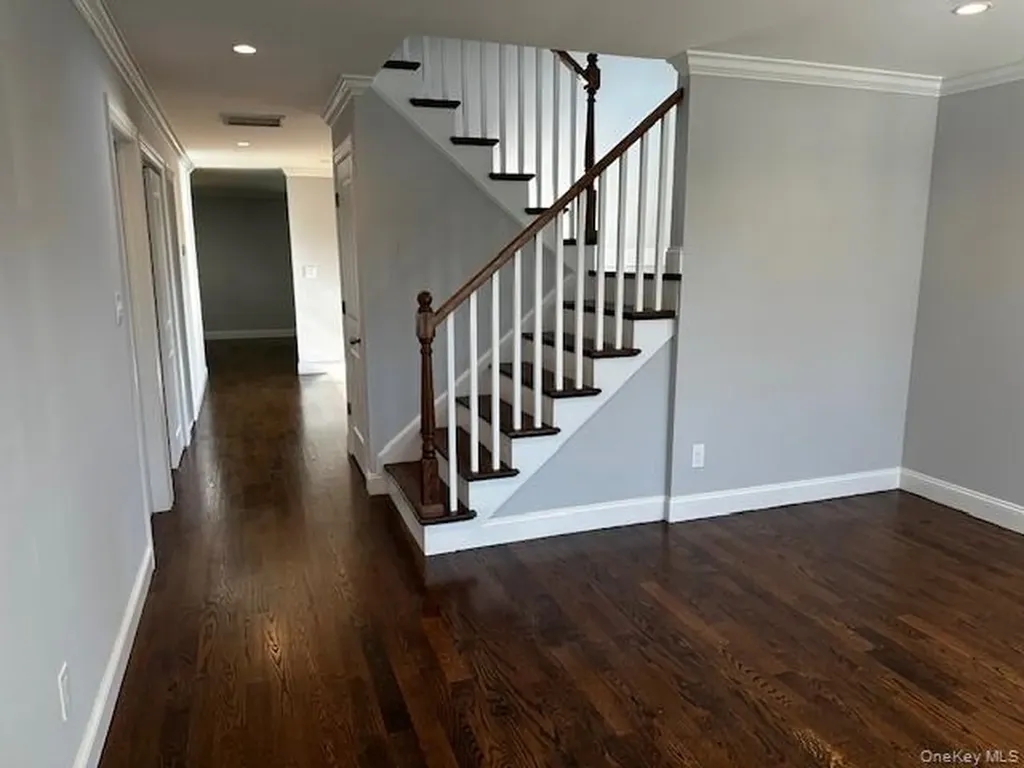 25 Maple Place Hicksville NY 11801