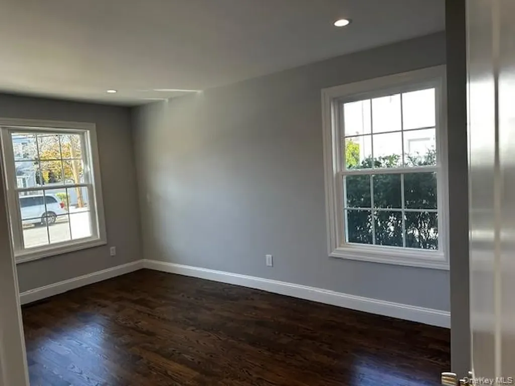 25 Maple Place Hicksville NY 11801