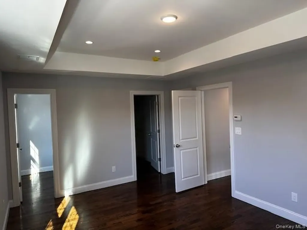 25 Maple Place Hicksville NY 11801