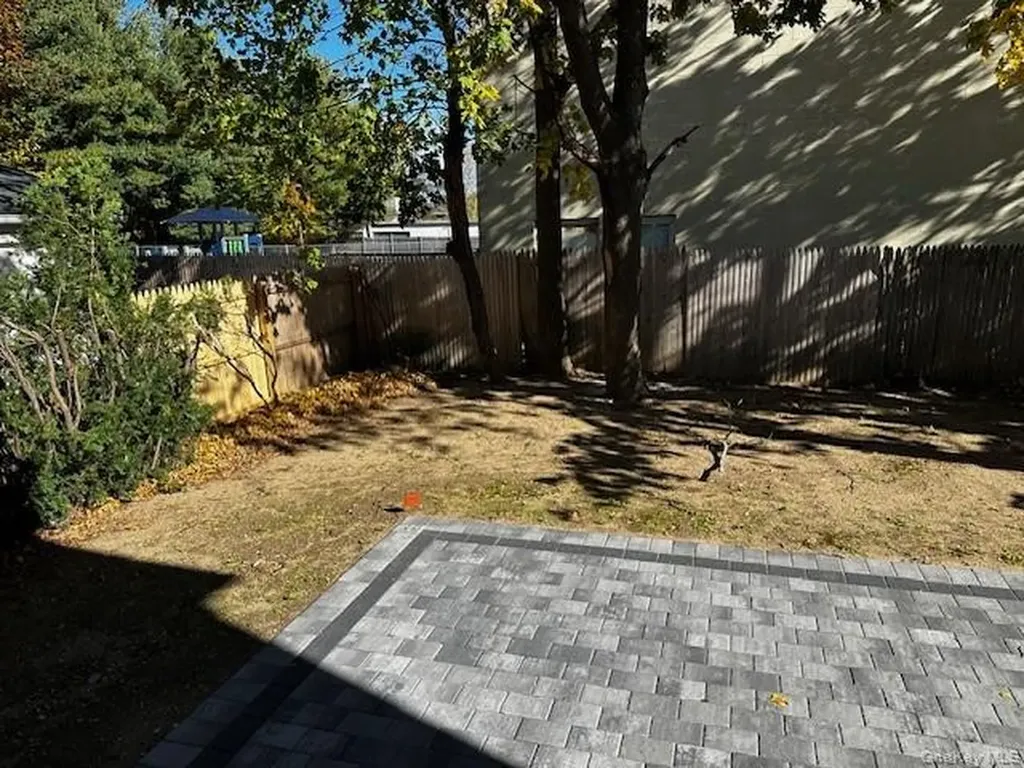 25 Maple Place Hicksville NY 11801