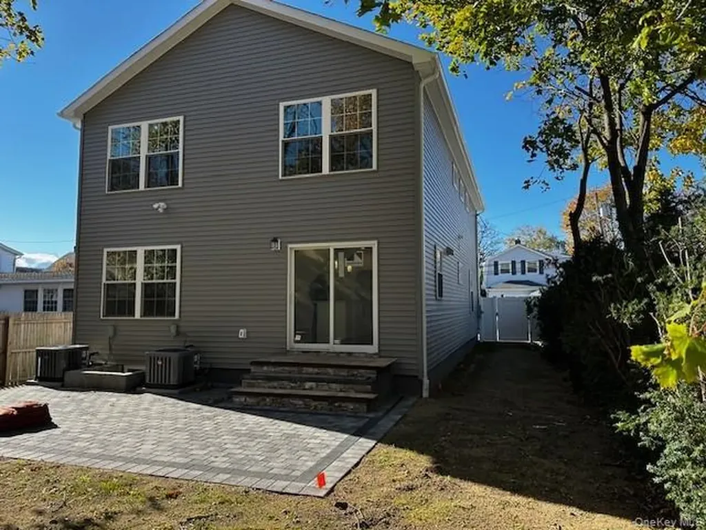25 Maple Place Hicksville NY 11801