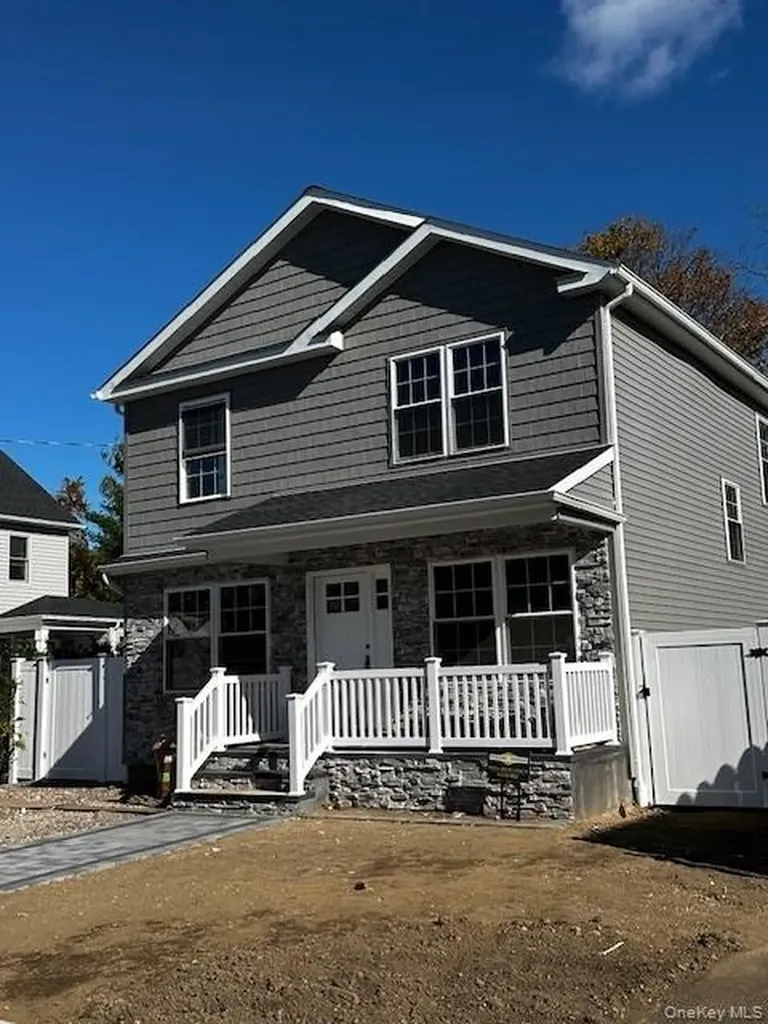 25 Maple Place Hicksville NY 11801