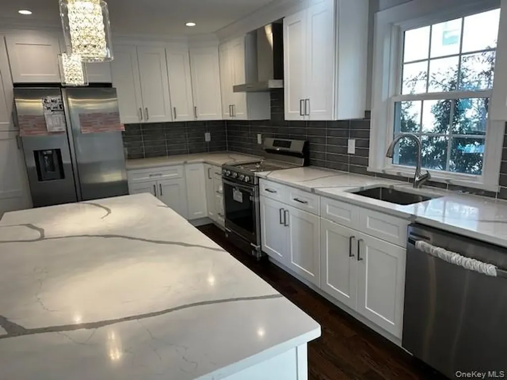 25 Maple Place Hicksville NY 11801