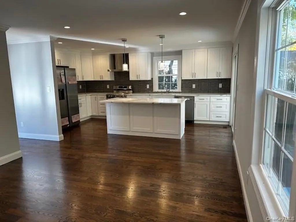 25 Maple Place Hicksville NY 11801