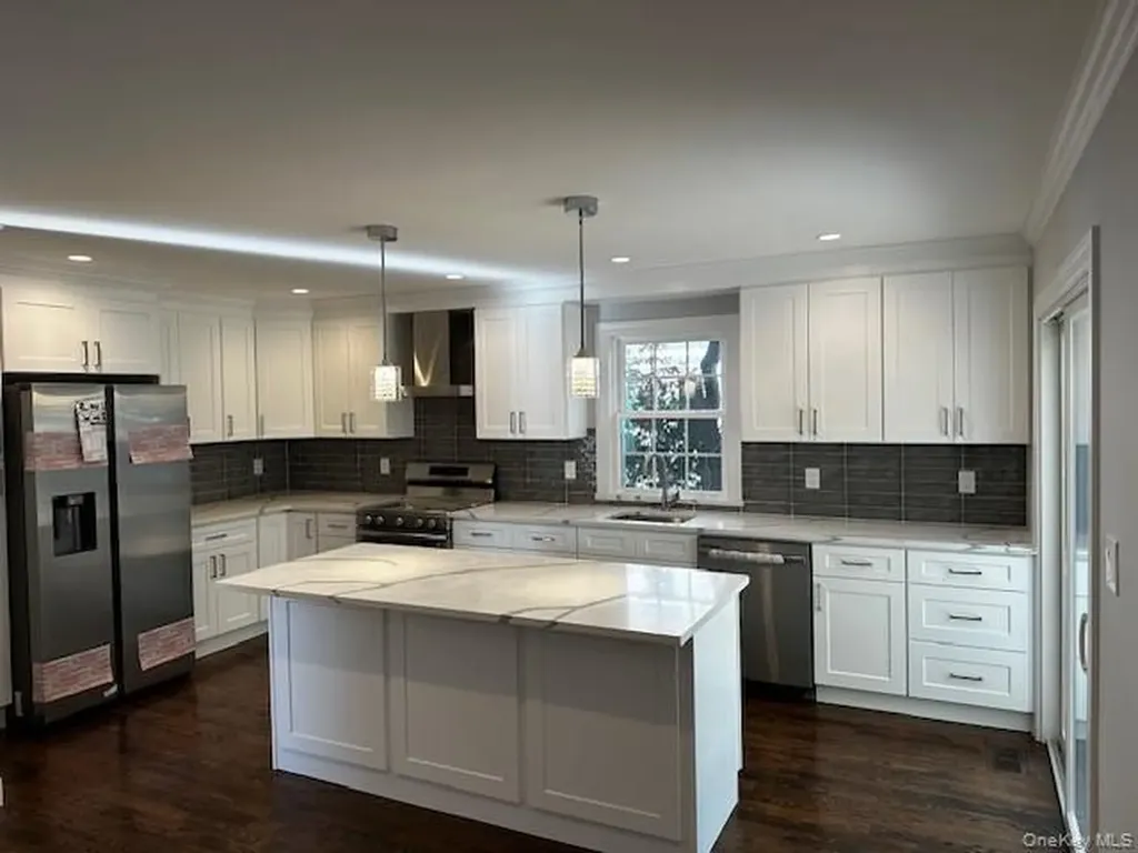 25 Maple Place Hicksville NY 11801