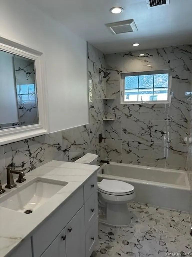 25 Maple Place Hicksville NY 11801