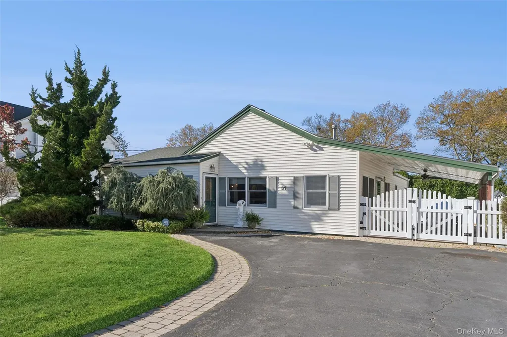 31 Grand Central Avenue Amityville NY 11701