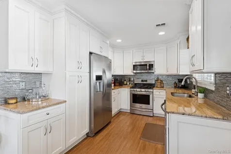 31 Grand Central Avenue Amityville NY 11701