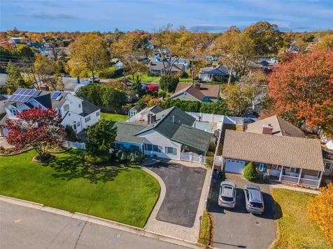 31 Grand Central Avenue Amityville NY 11701