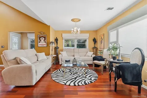 31 Grand Central Avenue Amityville NY 11701