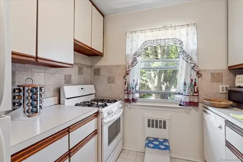 87-44 Marengo Street Holliswood NY 11423