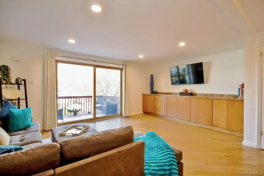 902 Williamsburg Drive Mahopac NY 10541