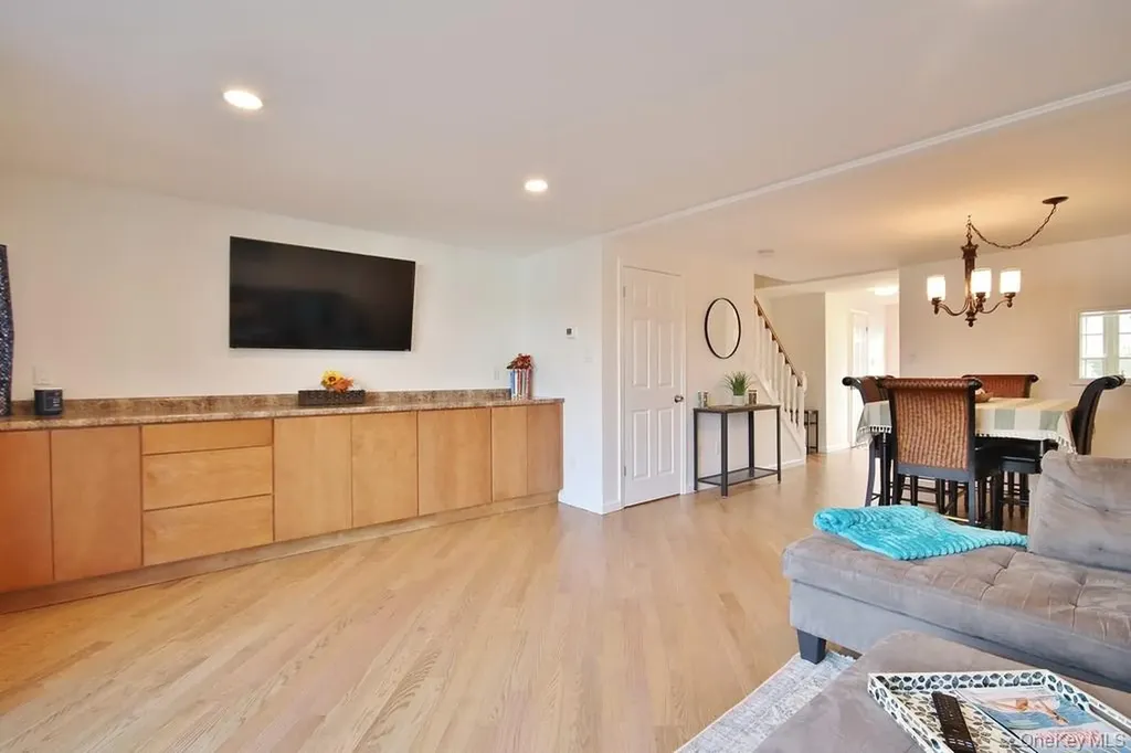 902 Williamsburg Drive Mahopac NY 10541