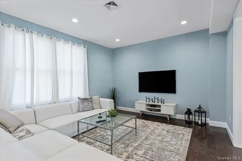 71 Stuyvesant Avenue Mastic NY 11950