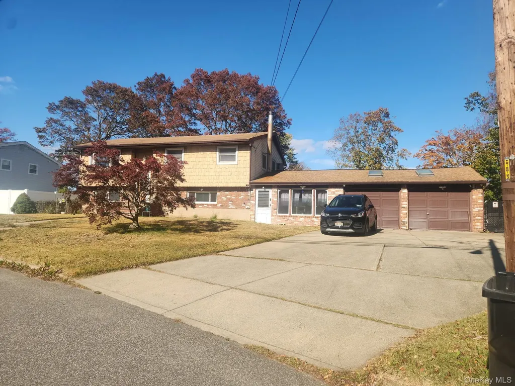 829 Stanley Street West Islip NY 11795