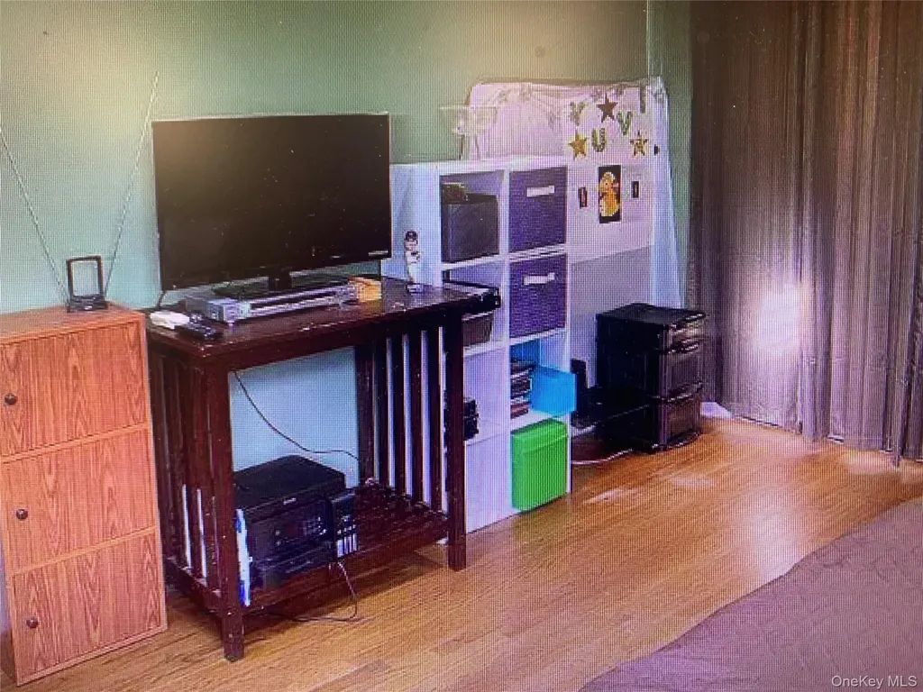 54 Robert Street Freeport NY 11520