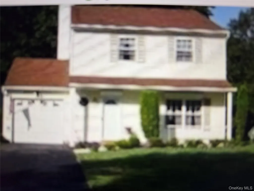 12 Thrush Path Coram NY 11727