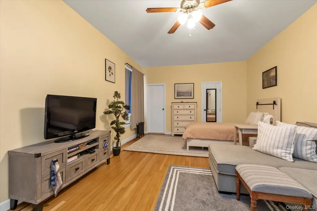 160-15 Powells Cove Boulevard Beechhurst NY 11357