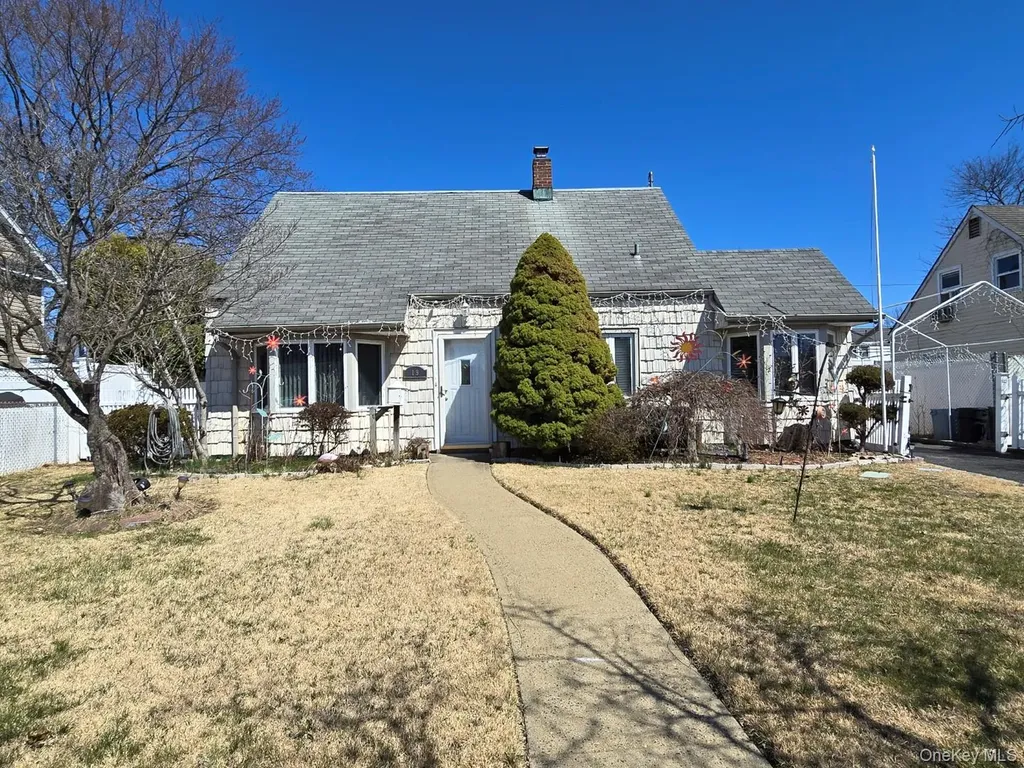 19 Curve Lane Levittown NY 11756