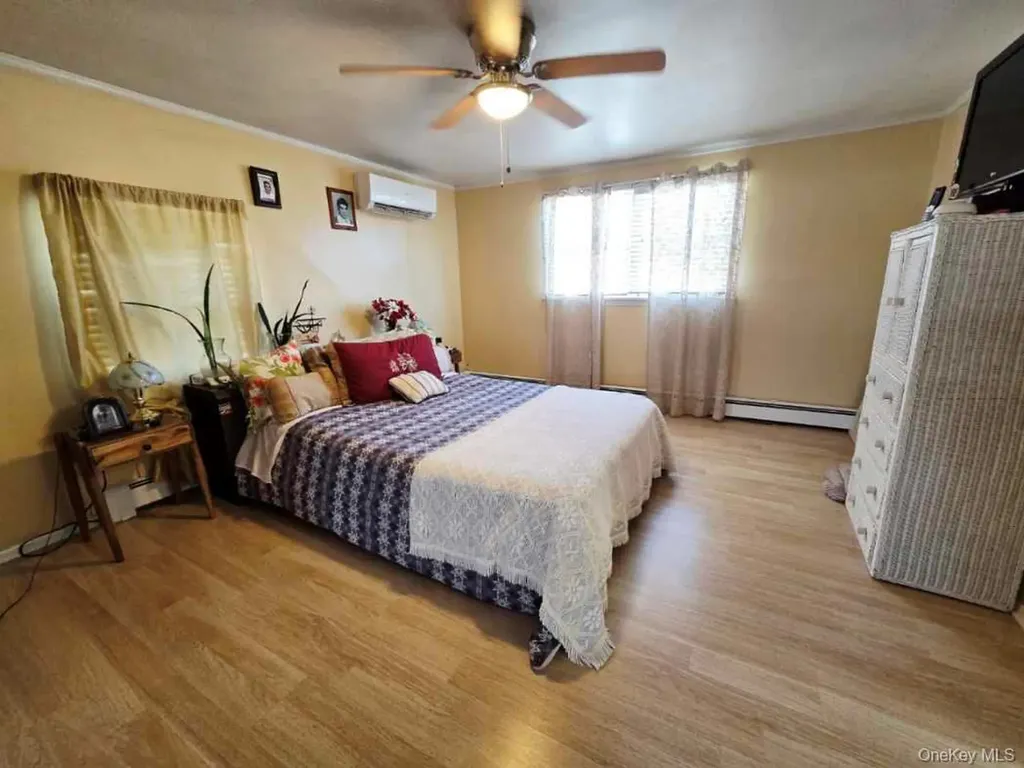 19 Curve Lane Levittown NY 11756