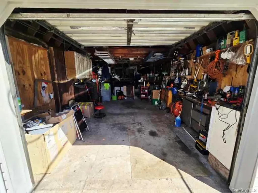 19 Curve Lane Levittown NY 11756