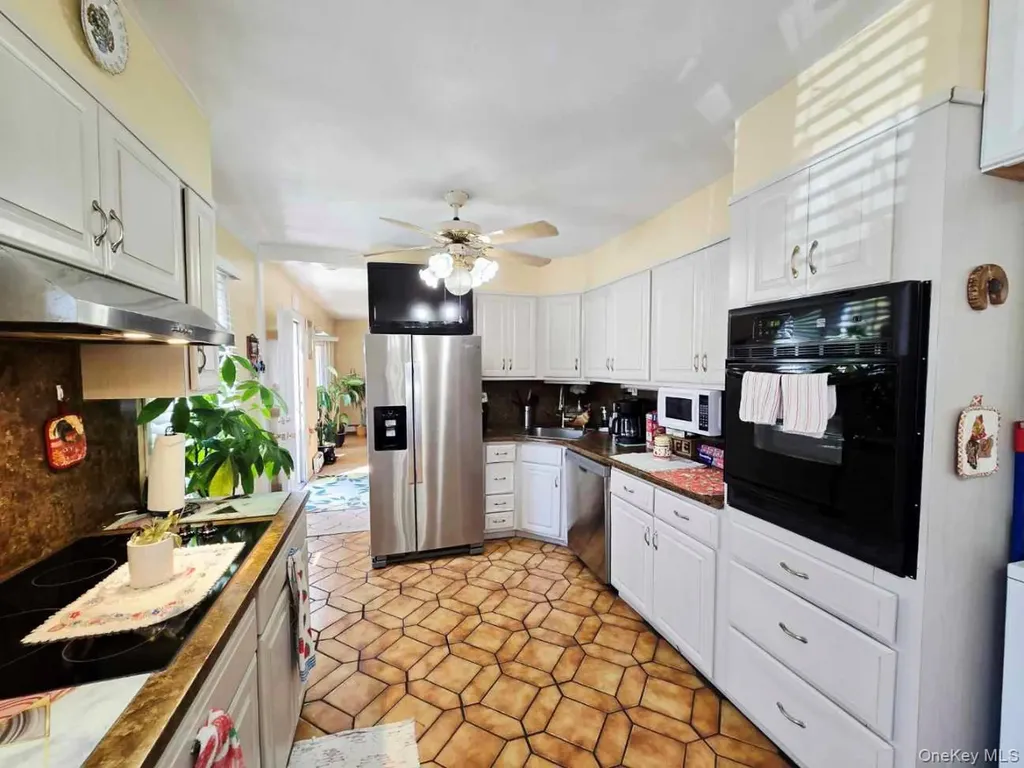 19 Curve Lane Levittown NY 11756