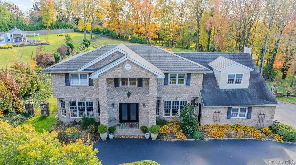 37 Peppermill Lane Dix Hills NY 11746