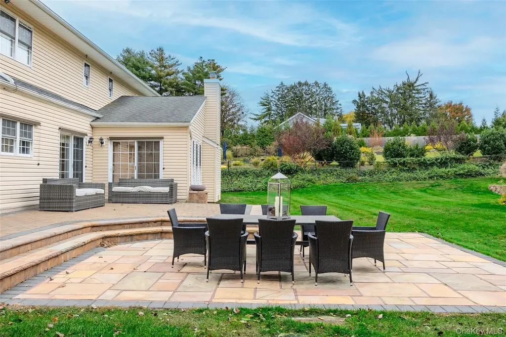 37 Peppermill Lane Dix Hills NY 11746