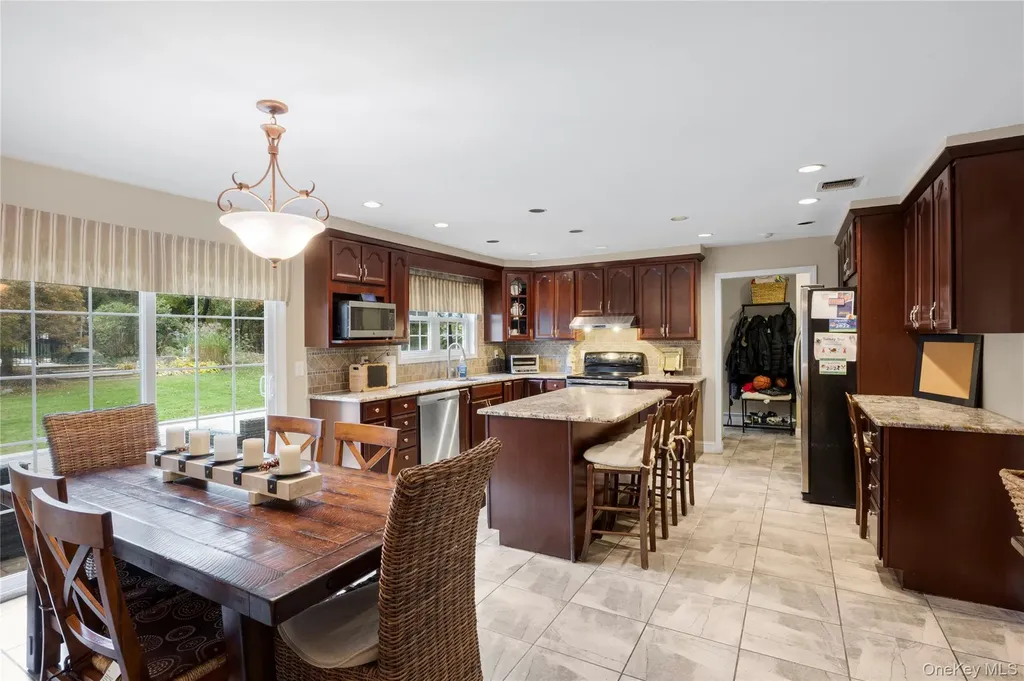 37 Peppermill Lane Dix Hills NY 11746