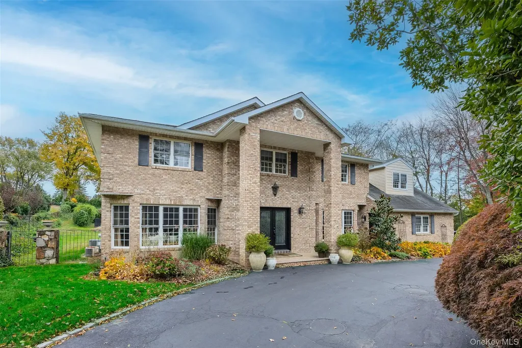 37 Peppermill Lane Dix Hills NY 11746
