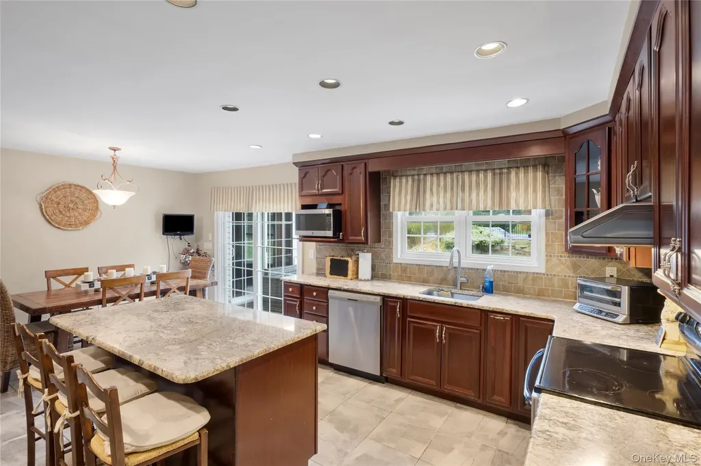 37 Peppermill Lane Dix Hills NY 11746