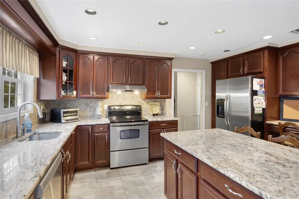 37 Peppermill Lane Dix Hills NY 11746