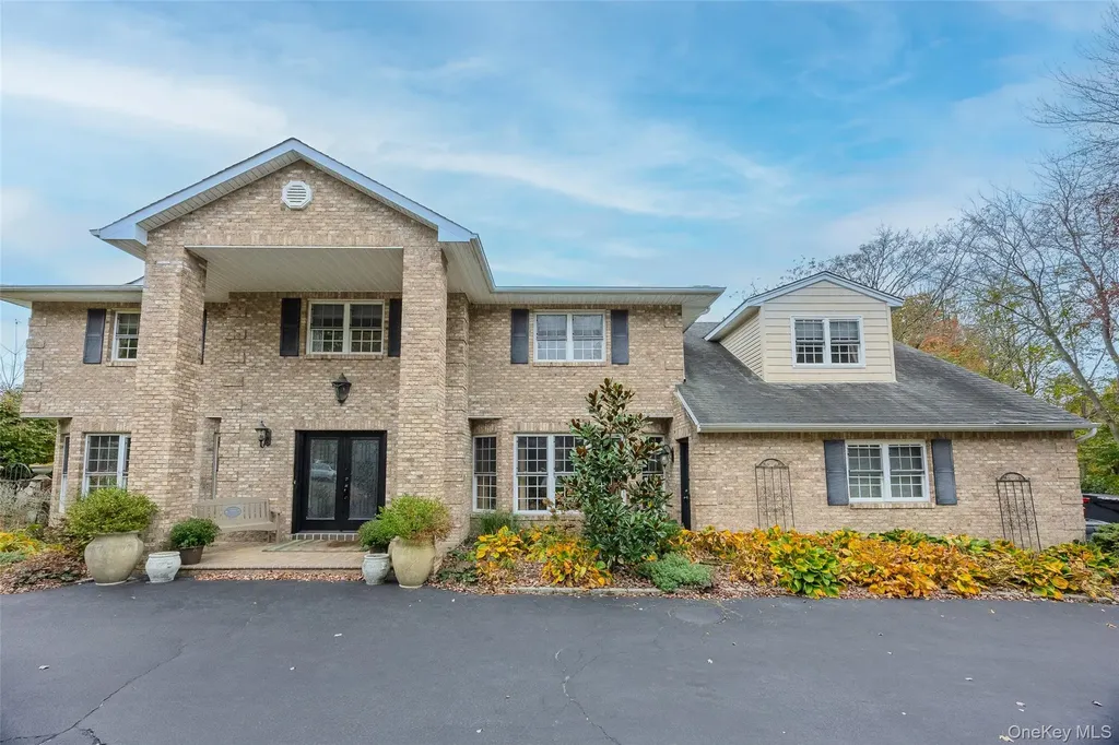37 Peppermill Lane Dix Hills NY 11746