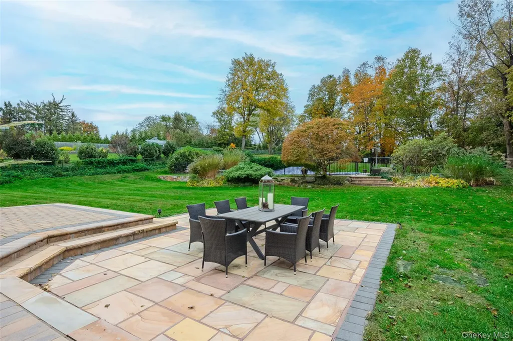 37 Peppermill Lane Dix Hills NY 11746