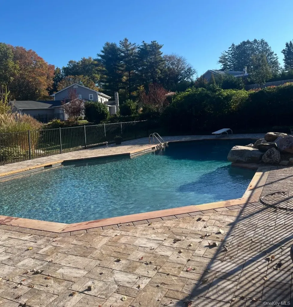 37 Peppermill Lane Dix Hills NY 11746