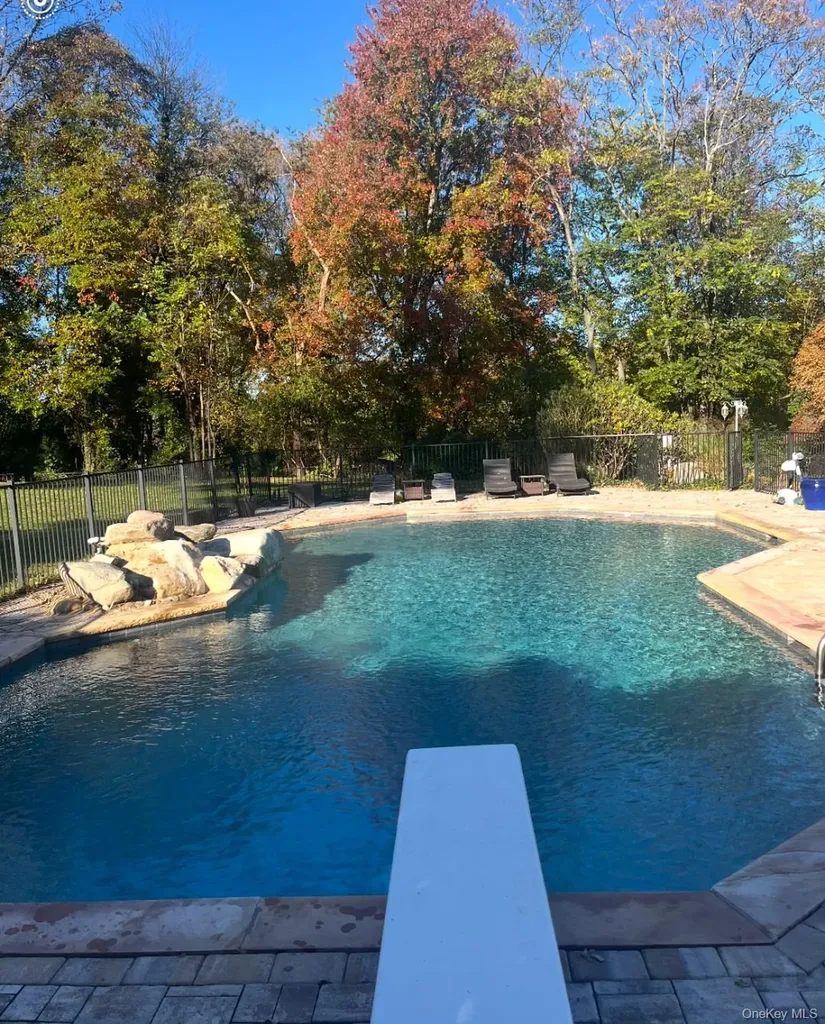 37 Peppermill Lane Dix Hills NY 11746