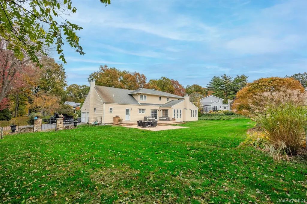 37 Peppermill Lane Dix Hills NY 11746