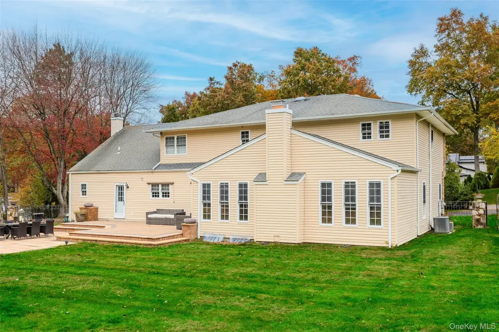 37 Peppermill Lane Dix Hills NY 11746