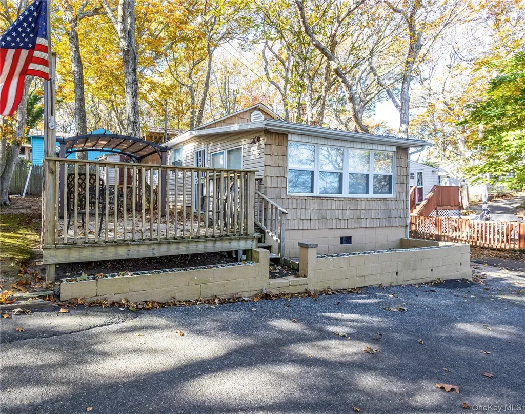 17 Schooner Lane Baiting Hollow NY 11933