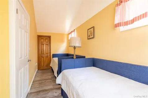 17 Schooner Lane Baiting Hollow NY 11933