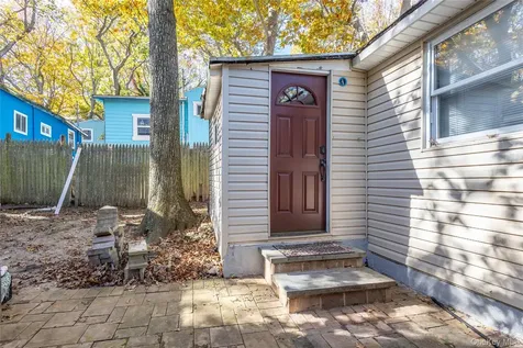 17 Schooner Lane Baiting Hollow NY 11933