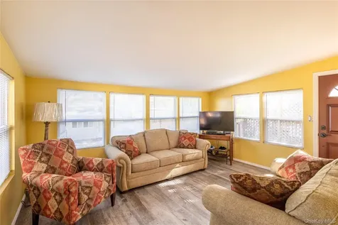 17 Schooner Lane Baiting Hollow NY 11933