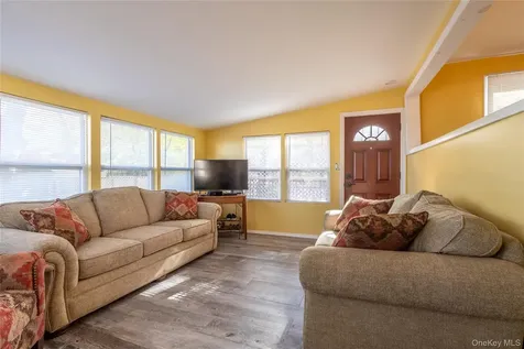 17 Schooner Lane Baiting Hollow NY 11933