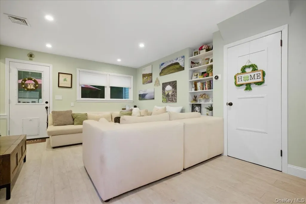 1800 Carlisle Place Merrick NY 11566