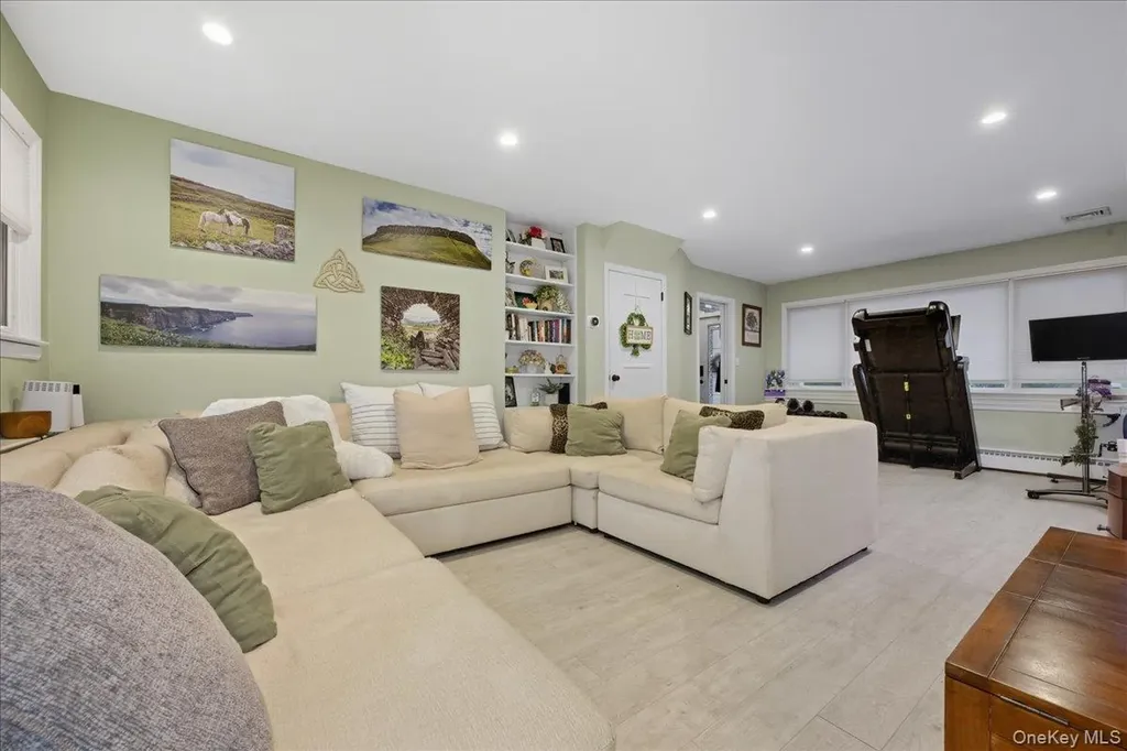 1800 Carlisle Place Merrick NY 11566