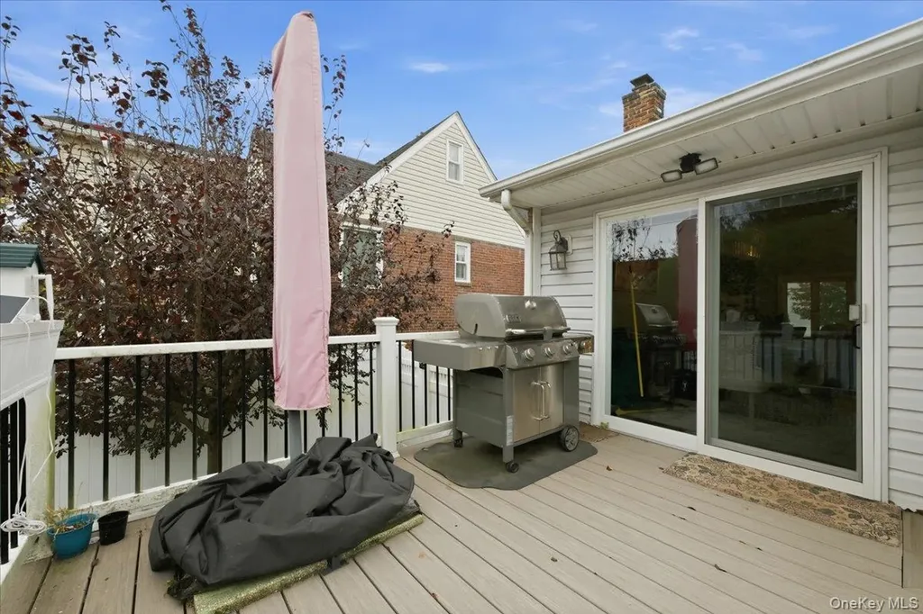 1800 Carlisle Place Merrick NY 11566