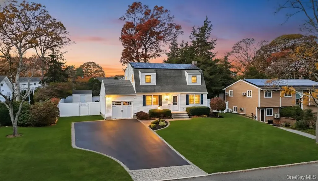 311 Devon Lane Smithtown NY 11787