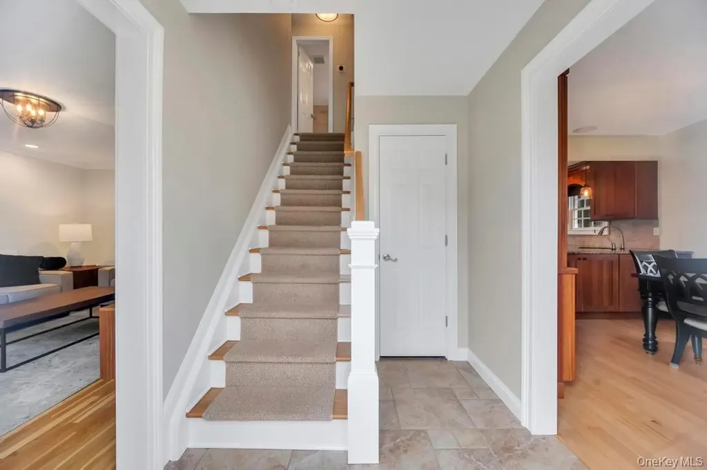 311 Devon Lane Smithtown NY 11787